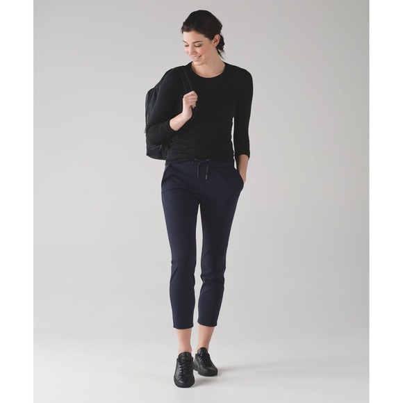 lululemon athletica Pants - Lululemon Women's Sz 4 On the Fly‎ Pant Jogger 28" in MIdnight Navy